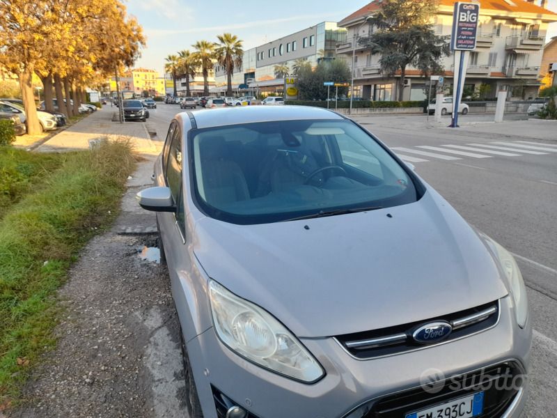 Usata 2012 Ford C-MAX Monovolume | 5000 € (Ottimo prezzo) - Immagine 1/2