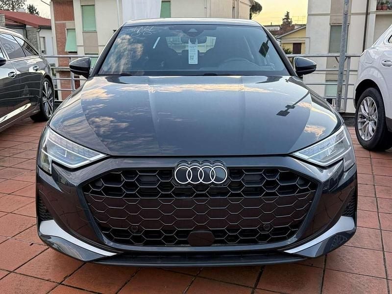 Nuova Audi A3 Sportback Advanced Plus 150 CV (110 kW) 2026 Grigio manhattan metallizzato Utilitaria