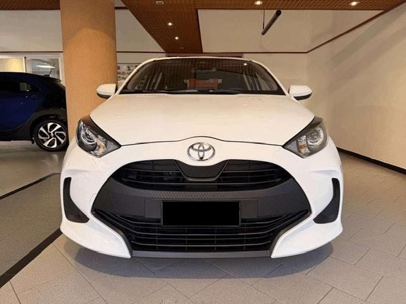 Usata Toyota Yaris Hybrid Active 92 CV (67 kW) 2025 Bianco Berlina