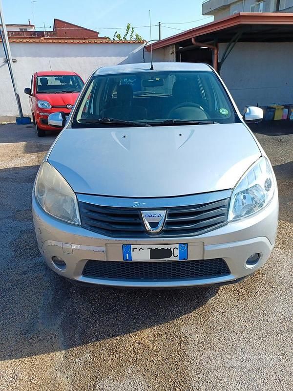 Usata Dacia Sandero 75 CV (55 kW) 2010 Grigio Berlina