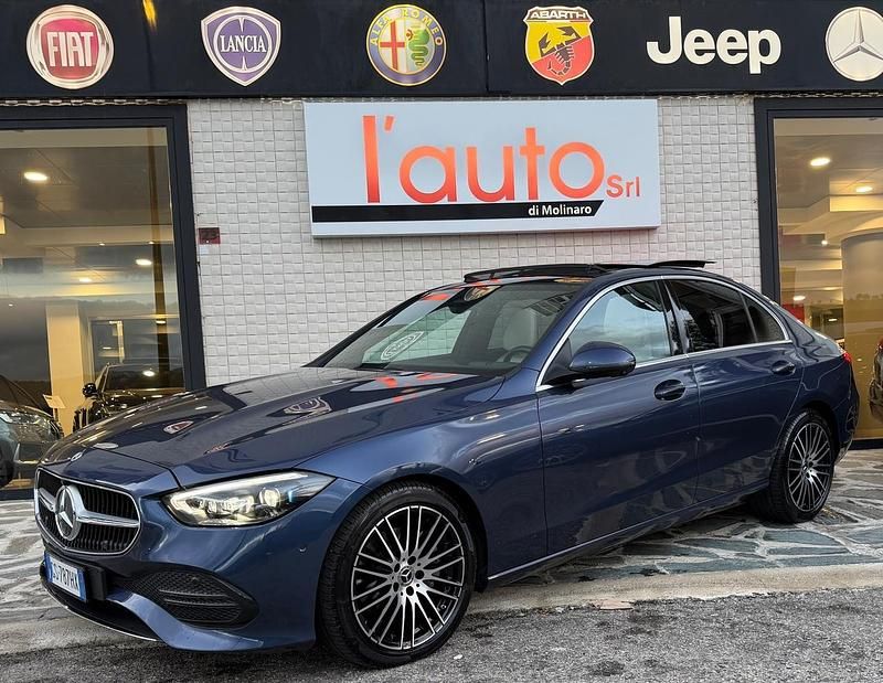 Blu Usata 2024 Mercedes C220 AMG Line Premium Plus Berlina | 43.900 € (Buon prezzo) - Immagine 1/4