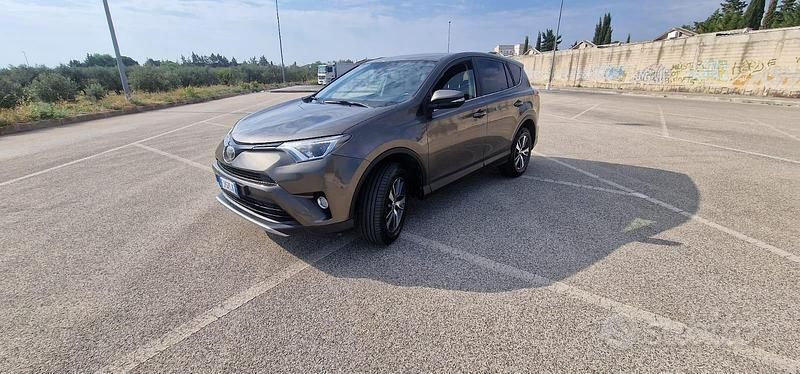 Usata 2017 Toyota RAV4 SUV | 10.500 € (Super prezzo) - Immagine 1/4