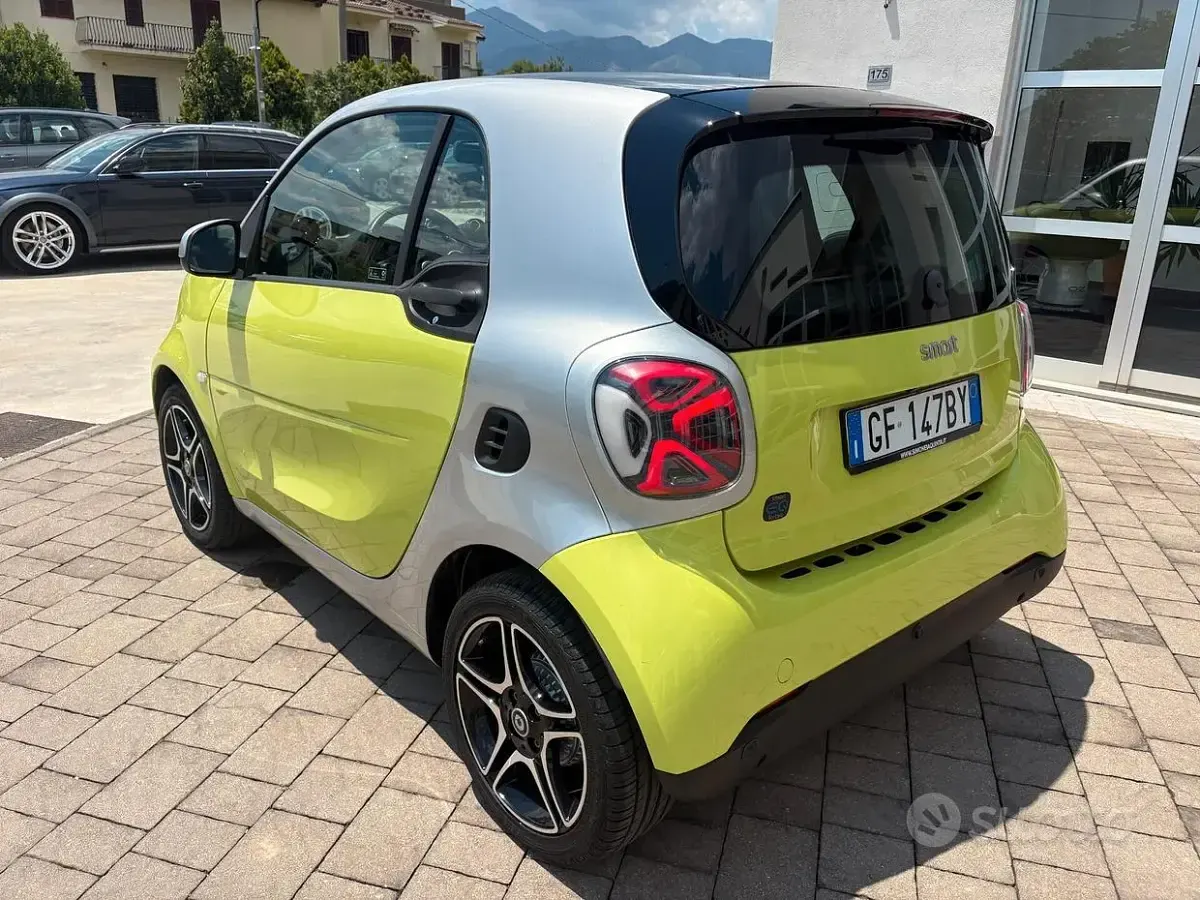 Usata Smart ForTwo Coupé 41 kW (56 CV) 2021 Verde Utilitaria