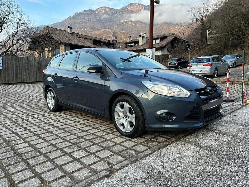 Usata Ford Focus 115 CV (84 kW) 2014 Grigio Station wagon