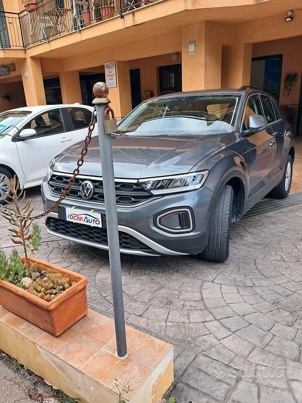 Usata VW T-Roc Style 110 CV (80 kW) 2022 Grigio SUV