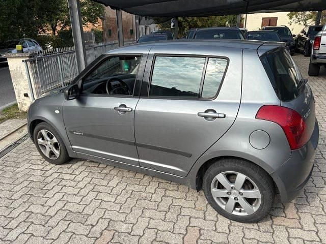 Usata Suzuki Swift GLX 69 CV (50 kW) 2005 Grigio(met.) Utilitaria