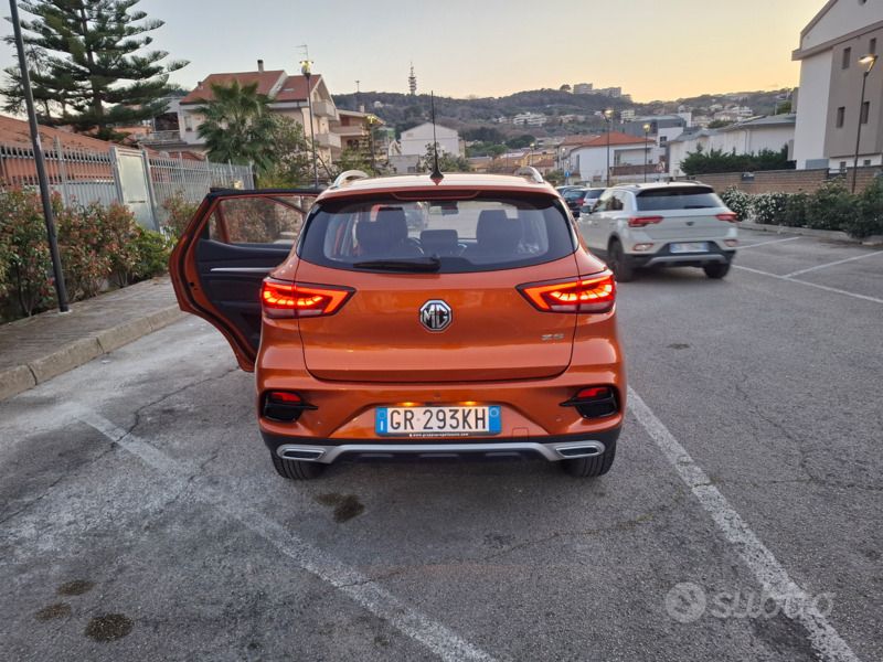 Arancione Usata 2023 MG ZS Luxury Tre volumi | 13.650 € (Ottimo prezzo) - Immagine 1/4