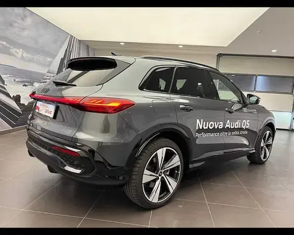 Usata Audi Q5 Edition .1 204 CV (150 kW) 2025 Grigio daytona perla SUV
