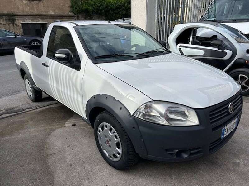 Bianco Usata 2012 Fiat Strada Trekking Pick-up | 14.900 € (Molto cara) - Immagine 1/4