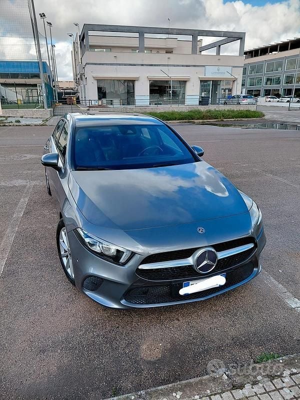 Usata Mercedes A180 116 CV (85 kW) 2018 Grigio Berlina