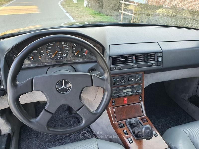 Usata Mercedes SL300 212 CV (155 kW) 1991 Nero Cabrio