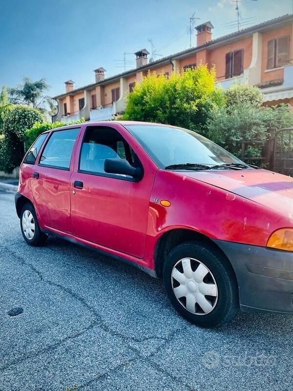 Usata Fiat Punto 60 CV (44 kW) 1999 Rosso Utilitaria