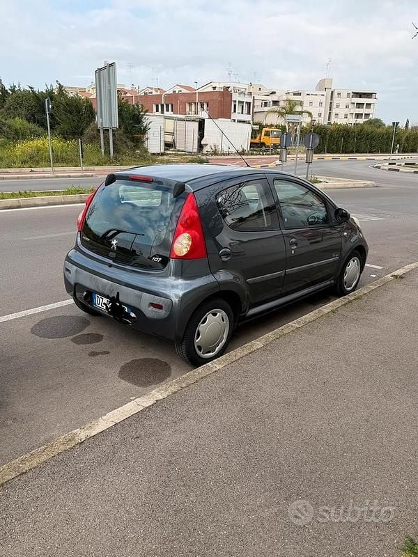 Usata Peugeot 107 68 CV (50 kW) 2009 Grigio Utilitaria