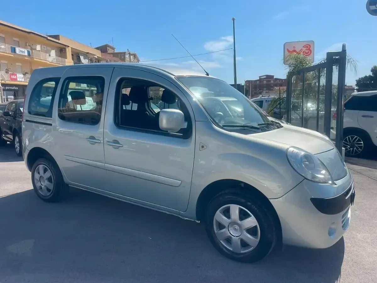 Usata Renault Kangoo 90 CV (66 kW) 2012 Grigio Monovolume