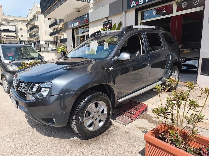 Usata Dacia Duster Lauréate 110 CV (80 kW) 2018 Grigio SUV