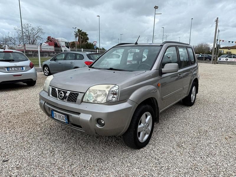 Usata Nissan X-Trail 136 CV (100 kW) 2004 Grigio SUV