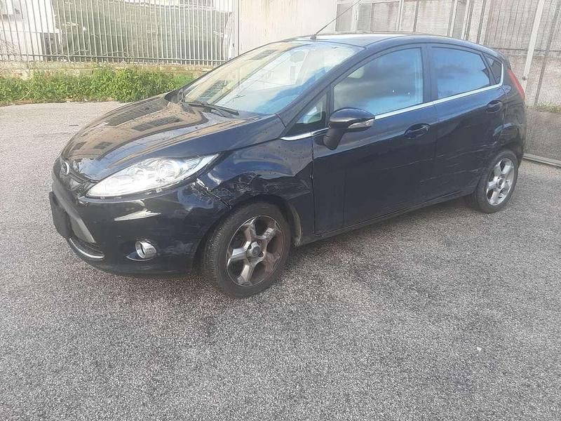 Usata Ford Fiesta Titanium 95 CV (69 kW) 2010 Nero Berlina