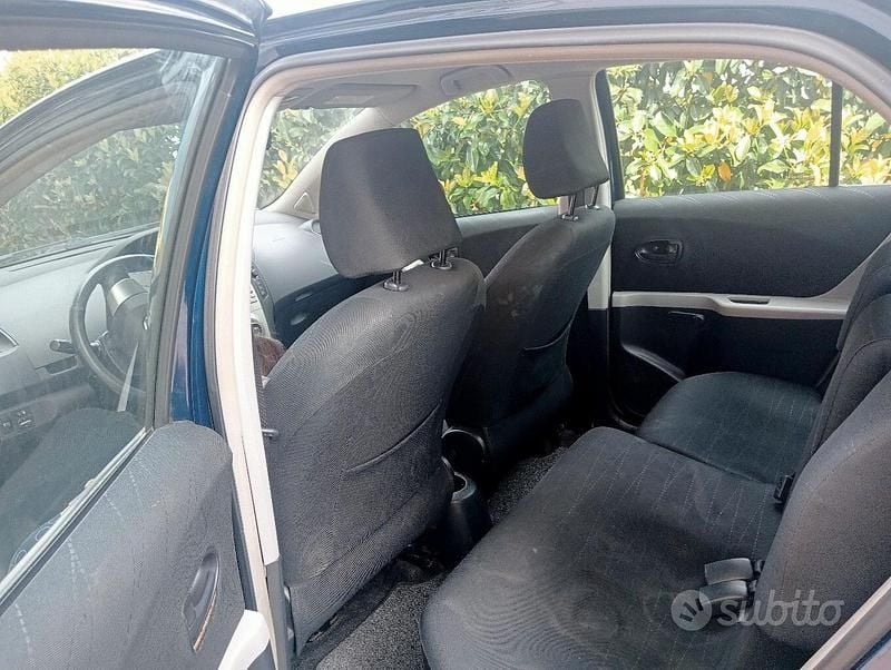Usata Toyota Yaris 90 CV (66 kW) 2006 Blu Berlina