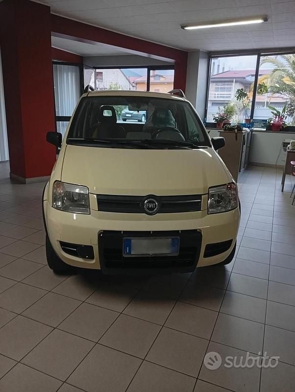 Usata Fiat Panda 4x4 59 CV (43 kW) 2005 Giallo Utilitaria