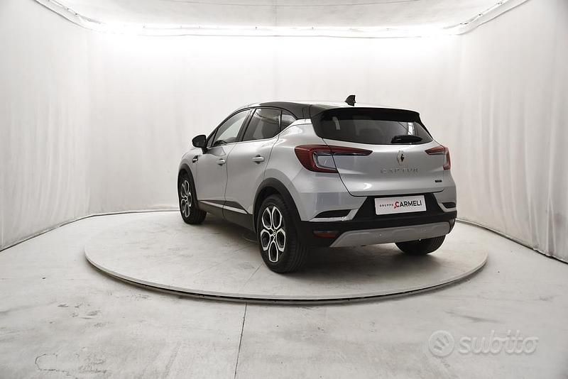 Usata Renault Captur Techno 143 CV (105 kW) 2023 Grigio SUV