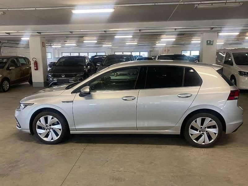 Usata VW Golf VIII Style 131 CV (96 kW) 2022 Reflex silver metallizzato Berlina