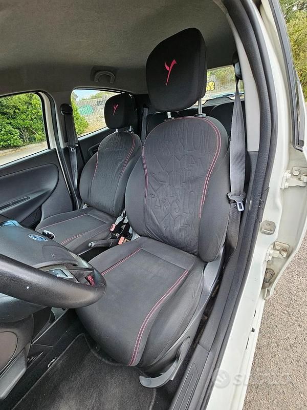 Usata Lancia Ypsilon 69 CV (50 kW) 2014 Utilitaria