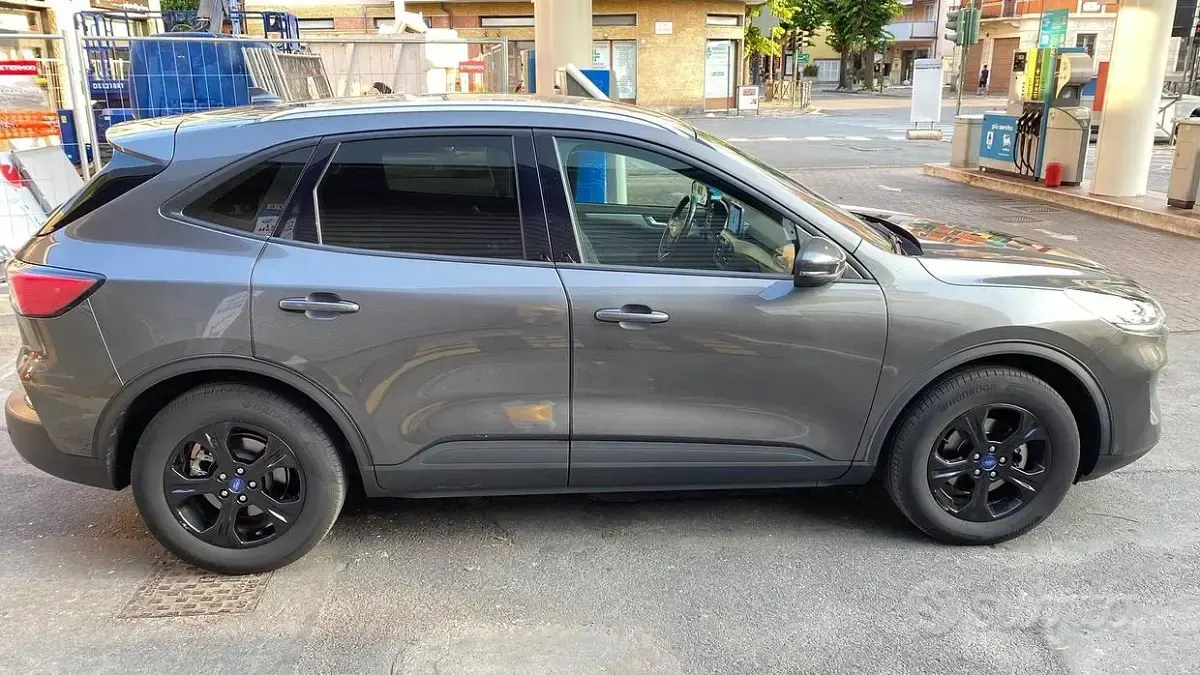 Usata Ford Kuga 120 CV (88 kW) 2021 Grigio SUV