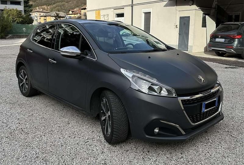 Usata Peugeot 208 120 CV (88 kW) 2017 Utilitaria