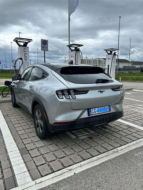 Usata Ford Mustang Mach-E Extended Range 216 kW (294 CV) 2022 Argento SUV