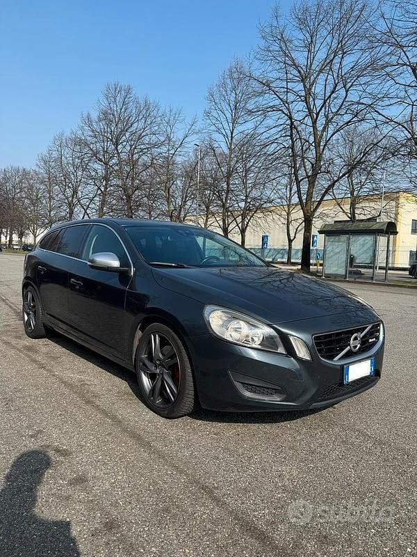 Usata Volvo V60 R-Design 163 CV (119 kW) 2012 Grigio Station wagon
