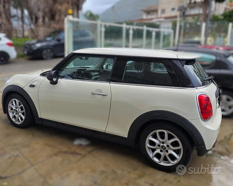 Usata Mini ONE 102 CV (75 kW) 2016 Beige Utilitaria