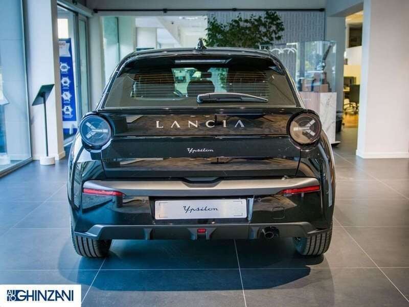 Nuova Lancia Ypsilon 110 CV (80 kW) 2025 Nero Utilitaria