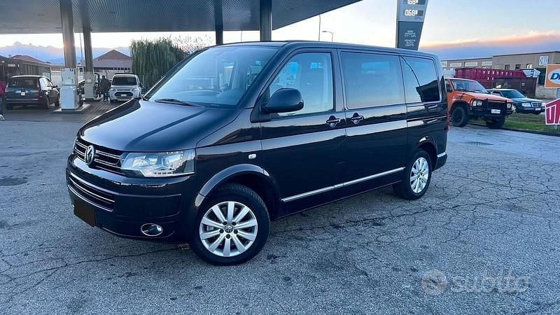 Nero Usata 2012 VW Multivan Comfortline Furgone | 14.990 € (Buon prezzo) - Immagine 1/4