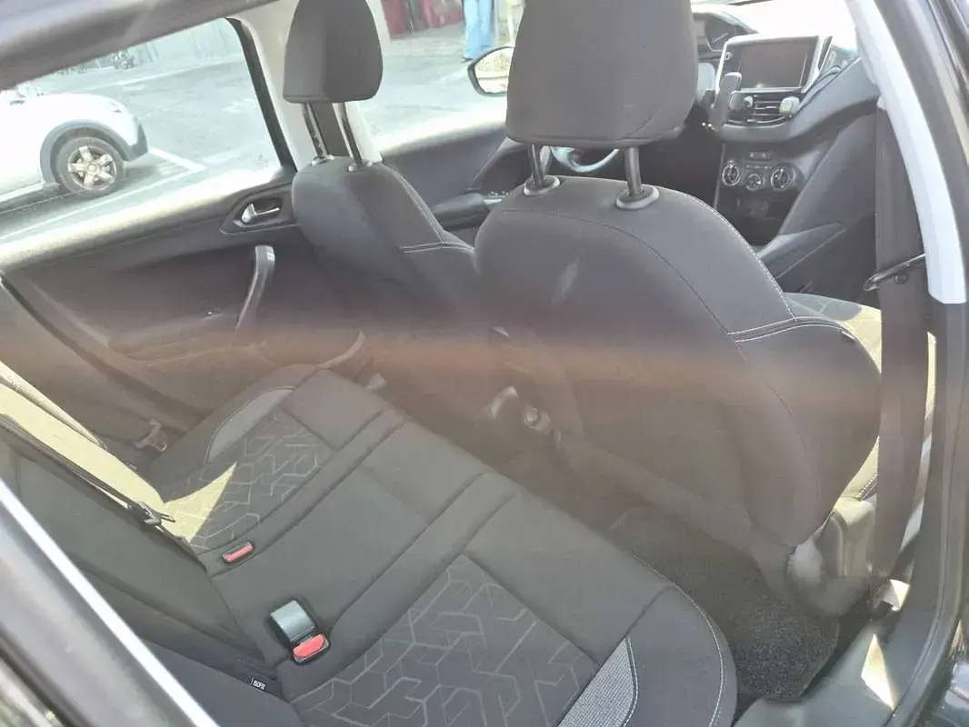 Usata Peugeot 2008 Access 82 CV (60 kW) 2016 Nero SUV