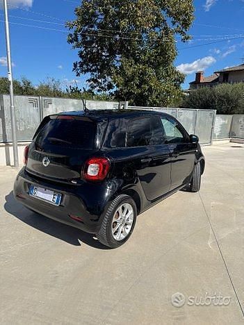 Usata Smart ForFour 71 CV (52 kW) 2015 Nero Utilitaria