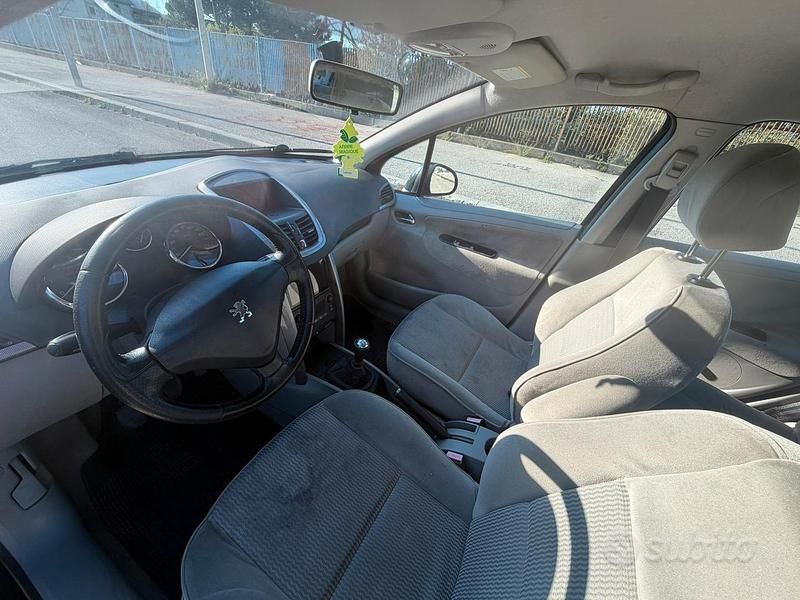 Usata Peugeot 207 68 CV (50 kW) 2006 Nero Berlina