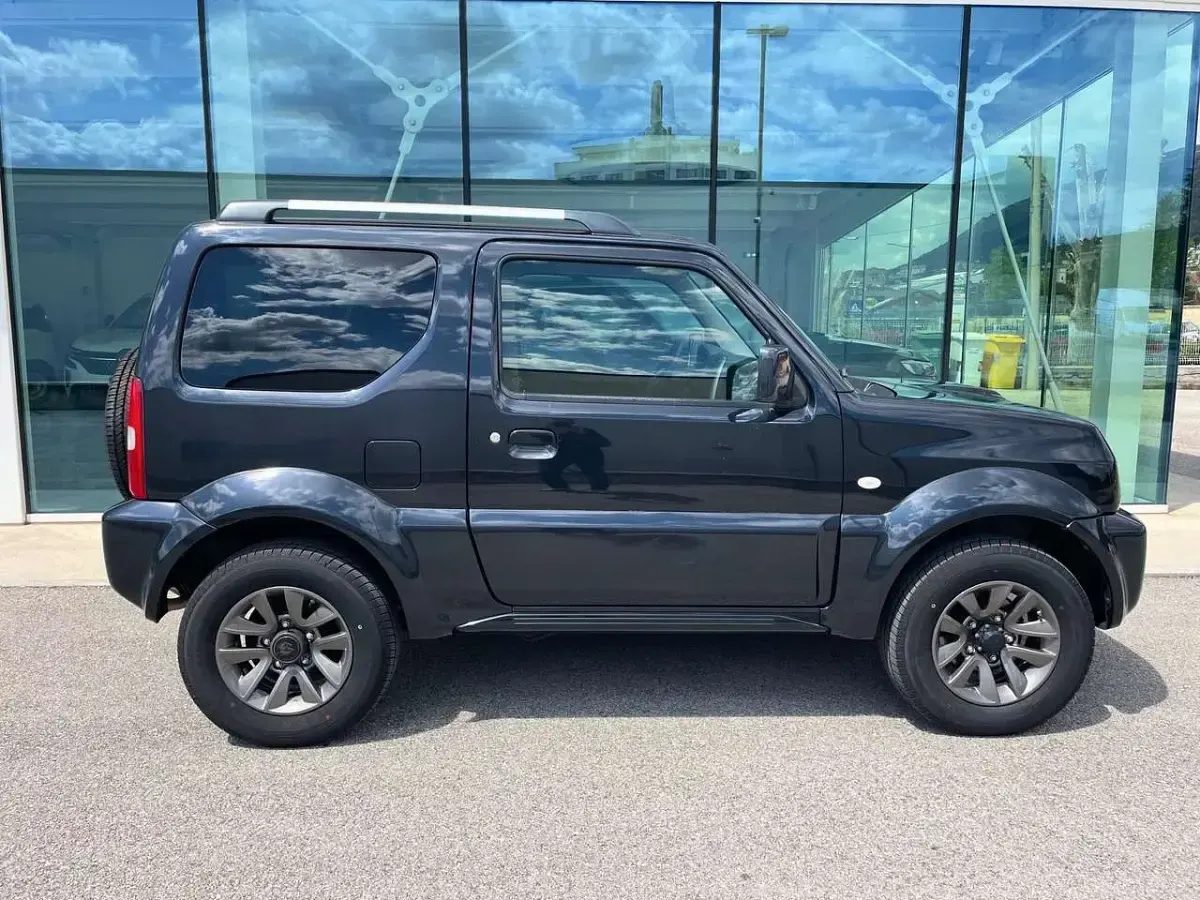 Usata Suzuki Jimny 86 CV (63 kW) 2015 Nero SUV