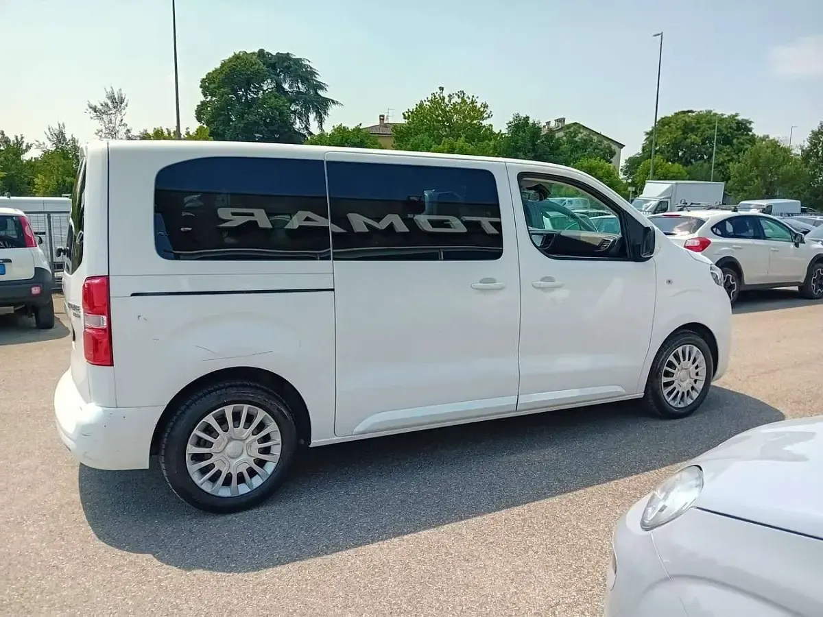 Usata Toyota Proace Verso Lounge 120 CV (88 kW) 2019 Bianco Station wagon