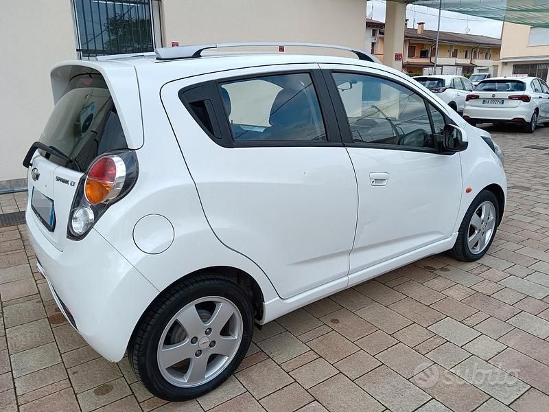 Begagnad Chevrolet Spark LT 82 HK (60 kW) 2011 Vit Halvkombi