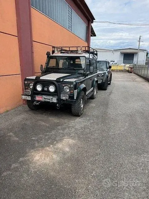 Usata Land Rover Defender 68 CV (50 kW) 2000 Verde SUV