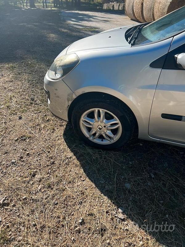 Usata Renault Clio II 75 CV (55 kW) 2005 Berlina