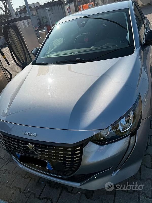 Usata Peugeot 208 Allure 101 CV (74 kW) 2022 Grigio Utilitaria