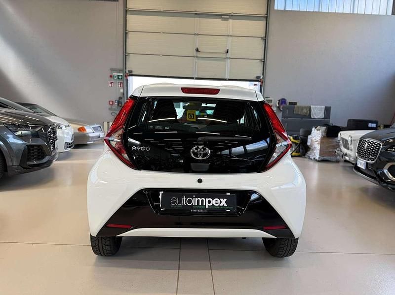 Usata Toyota Aygo 72 CV (52 kW) 2018 Bianco Utilitaria