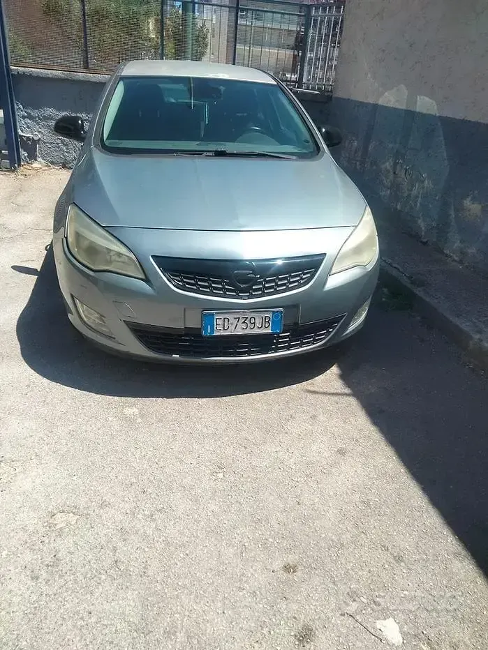 Usata Opel Astra 95 CV (69 kW) 2010 Grigio Berlina