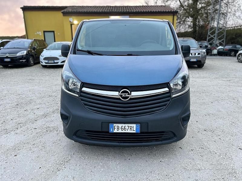 Usata Opel Vivaro 120 CV (88 kW) 2015 Nero Monovolume