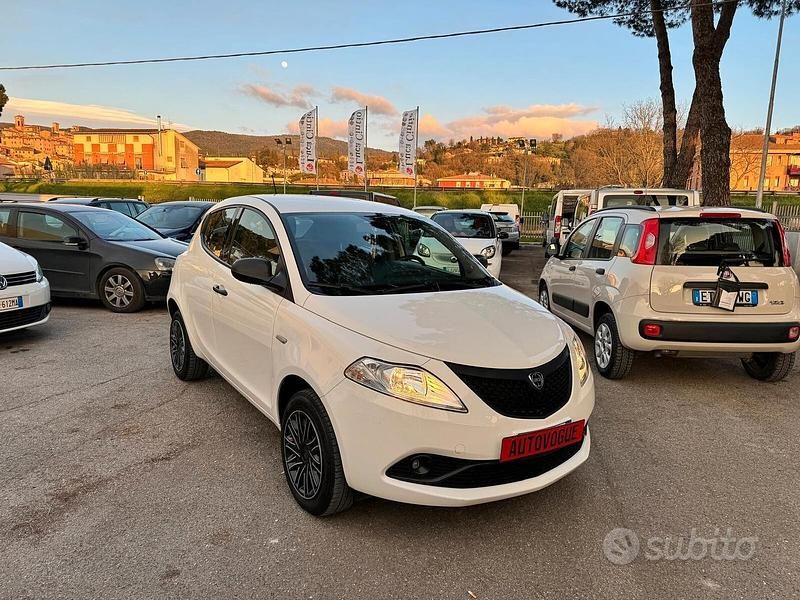Usata Lancia Ypsilon 84 CV (61 kW) 2020 Bianco Utilitaria