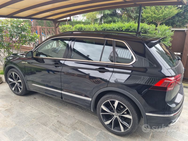 Usata VW Tiguan R-line 150 CV (110 kW) 2023 Nero SUV