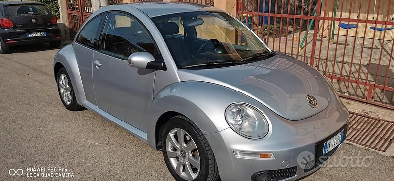 Usata VW New Beetle 105 CV (77 kW) 2007 Grigio Utilitaria