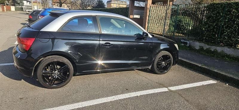 Usata Audi A1 Attraction 86 CV (63 kW) 2011 Nero Utilitaria