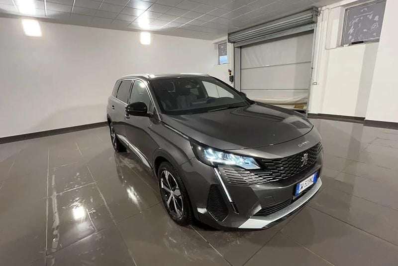 Begagnad Peugeot 5008 Allure 131 HK (96 kW) 2024 Grå SUV